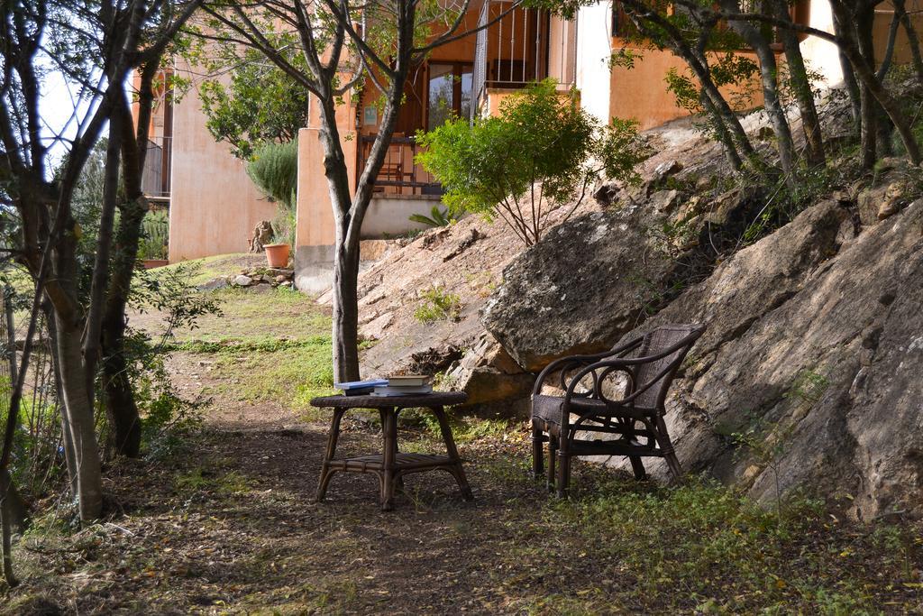 Nurazzolas Villaputzu Bagian luar foto